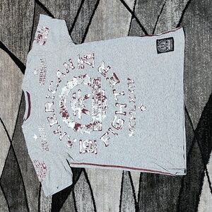 AMERICAN FIGHTER TRAINING DIVISION GRAY MAROON RAISED LOGO GRAPHIC CREW-NECK TEE